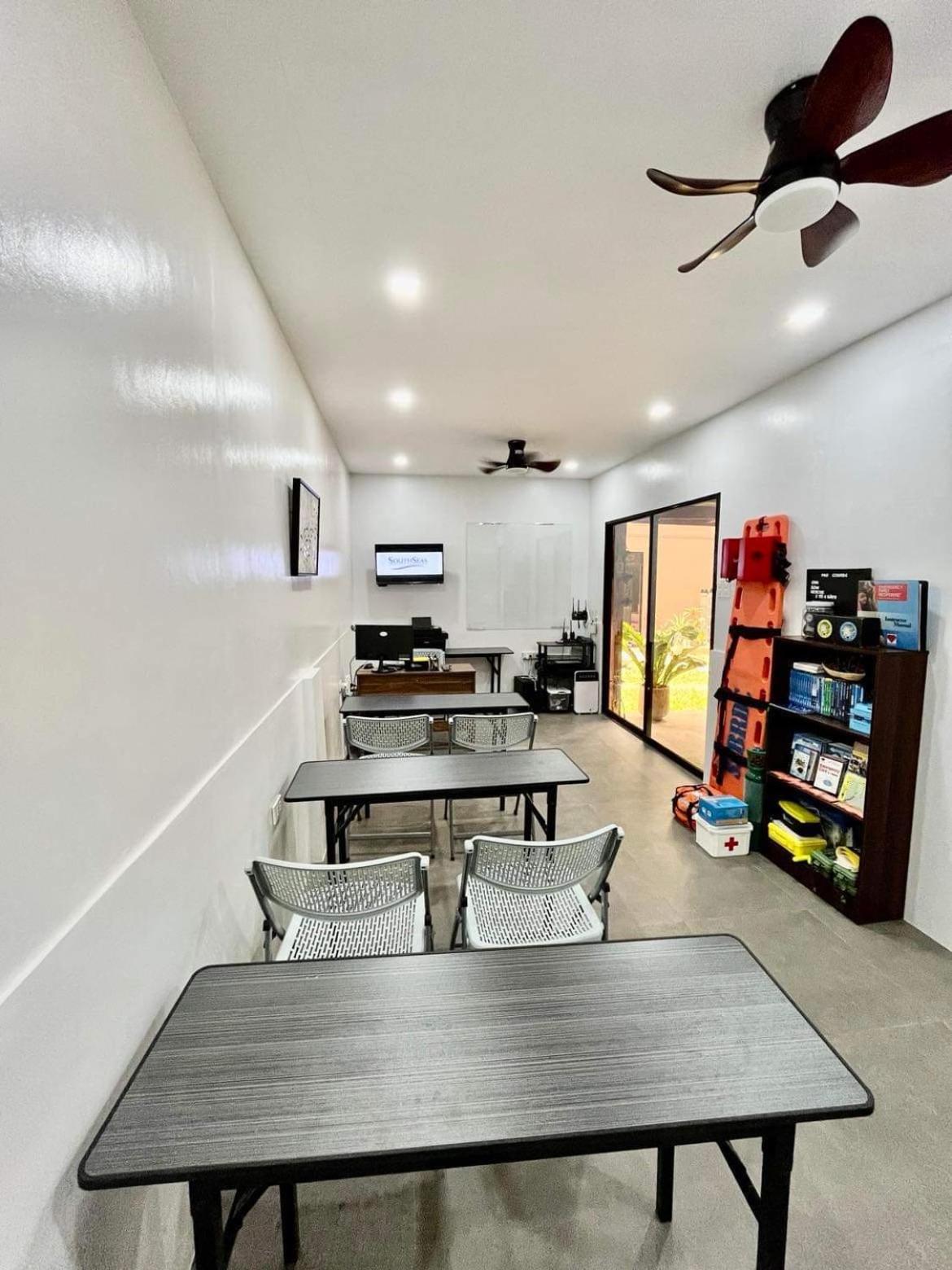Southseas Beach Resort And Dive Center Santander Esterno foto