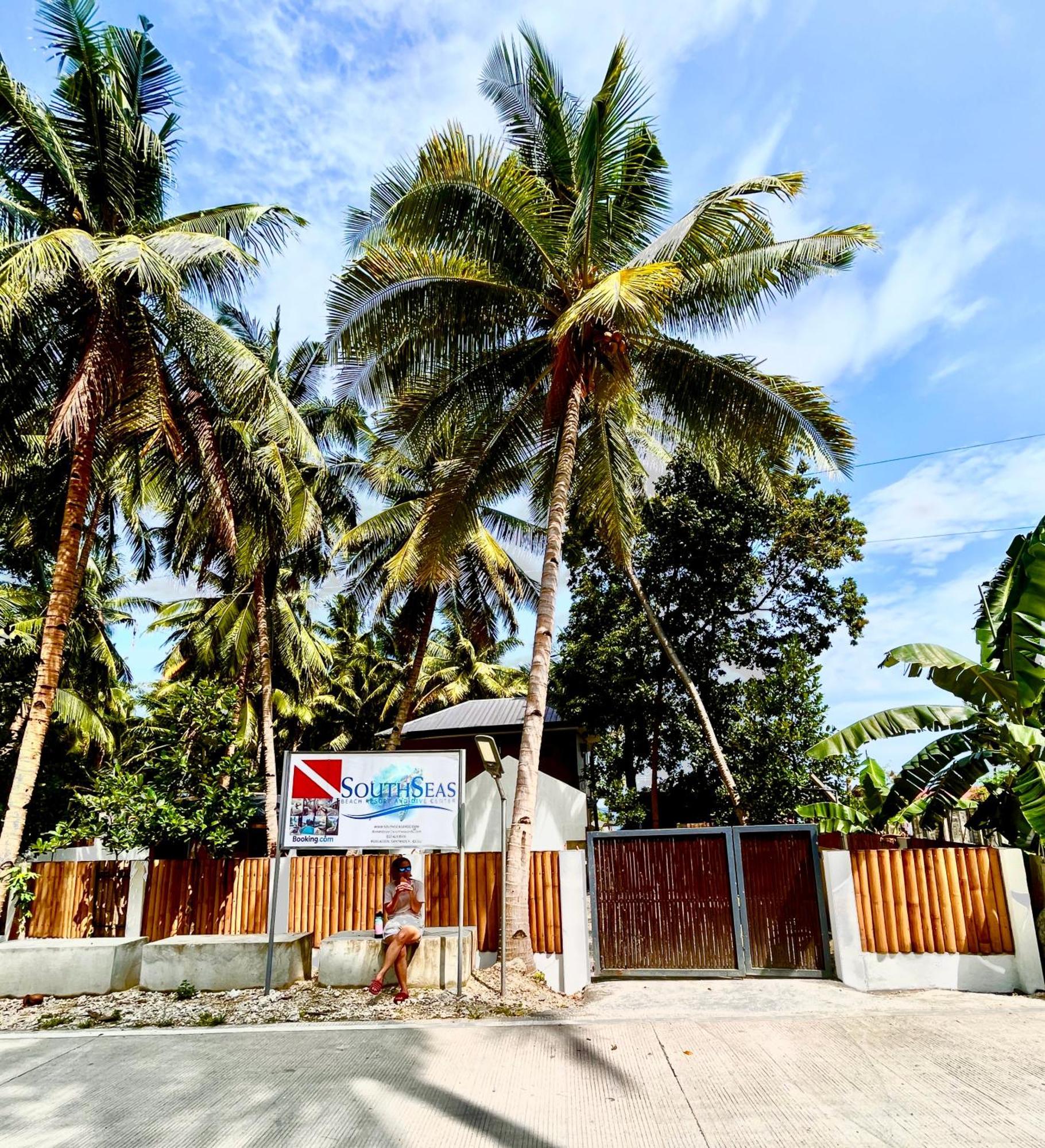 Southseas Beach Resort And Dive Center Santander Esterno foto